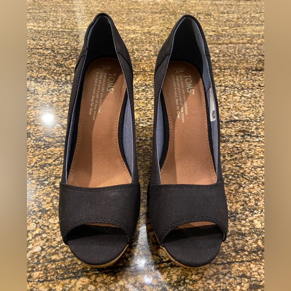 TOMS wedge peep toe shoe Black size 7